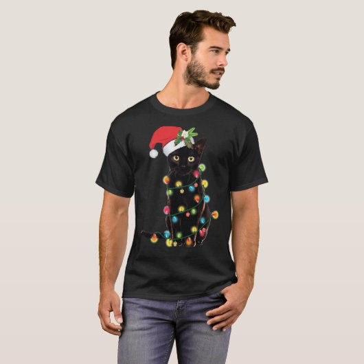 Zwarte kerstkat omhoog gedraaid in lichte kerstSan T-shirt (Voorkant volledig)