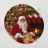 Zwarte Kerstman zittend bij de open haard kerstkaa Feestdagenkaart (Voorkant / Achterkant)