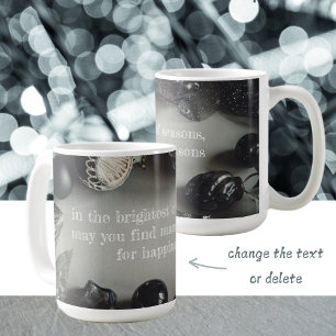 zwarte kerstversiering met lint koffiemok