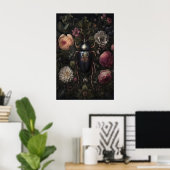 Zwarte Kever In Donkere Bloementuin, Sombere Bug Poster (Thuiskantoor)