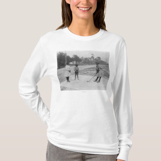 Zwarte kinderen die Golffoto's afspelen T-shirt (Voorkant)