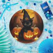 Zwarte kitten in heks Pet te midden van Halloween  Papieren Bordje (Feest)