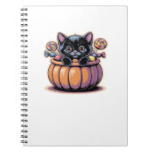 Zwarte kitten in Treat Bucket Classic T-Shirt Notitieboek (Voorkant)
