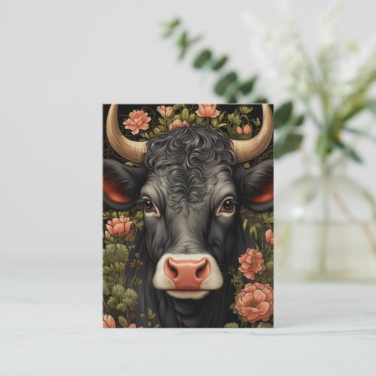 Zwarte Koe met krullend haar in de bloemen Briefkaart (Staand voorkant)