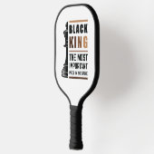 Zwarte koning het belangrijkste stuk in het spel 2 pickleball paddle (Links)