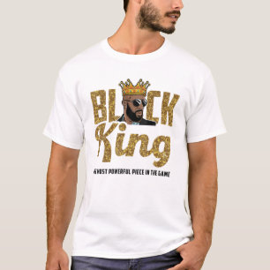 Zwarte koning het krachtigste stuk in de game-Mann T-shirt