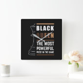 Zwarte koningin het krachtigste stuk in het spel 1 vierkante klok (Huis)