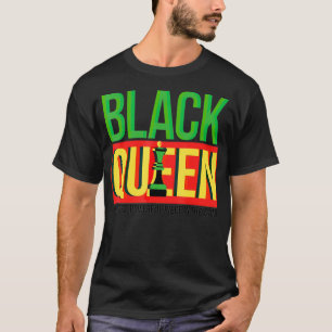 Zwarte koningin met het krachtigste artikel in de t-shirt