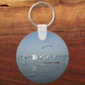 Zwarte kraai en witte kraanvogels: een contrast in sleutelhanger (Voorkant)