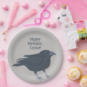 Zwarte kraai op grijs gepersonaliseerd papieren bordje (Feest)