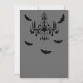 Zwarte kroonluchter & vleermuizen bruiloft uitnodi kaart (Achterkant)