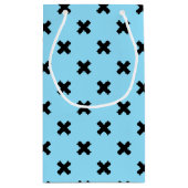 Zwarte kruisstift op babyblauw klein cadeauzakje (Achterkant)