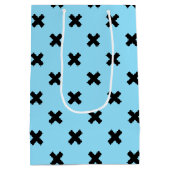 Zwarte kruisstift op babyblauw medium cadeauzakje (Achterkant)