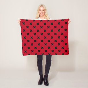 Zwarte kruisstift op rood fleece deken