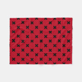 Zwarte kruisstift op rood fleece deken (Voorkant (Horizontaal))