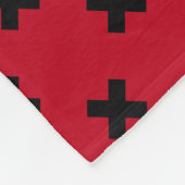 Zwarte kruisstift op rood fleece deken (Hoek)