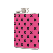 Zwarte kruisstiften op fuchsia heupfles (Links)