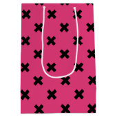 Zwarte kruisstiften op fuchsia medium cadeauzakje (Achterkant)