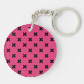Zwarte kruisstiften op fuchsia sleutelhanger (Achterkant)