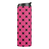 Zwarte kruisstiften op fuchsia thermosbeker (Gedraaid links)