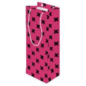 Zwarte kruisstiften op fuchsia wijn cadeautas (Achterkant Gekanteld)