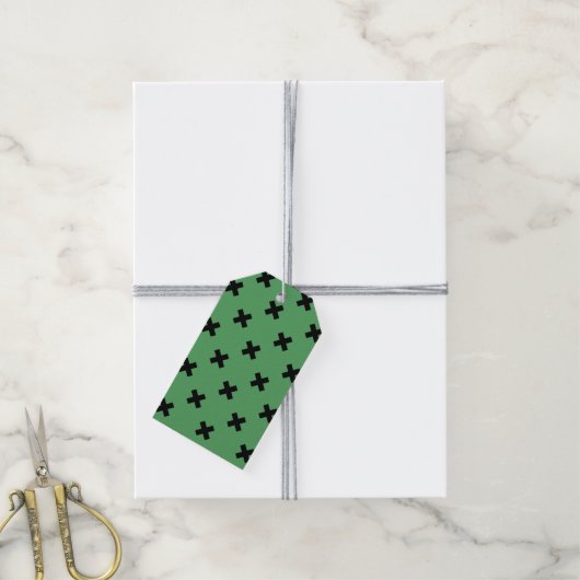 Zwarte kruisstiften op groen cadeaulabel (Met Touw)