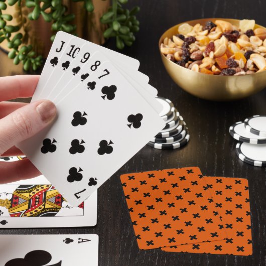 Zwarte kruisstiften op sinaasappel pokerkaarten (Insitu)