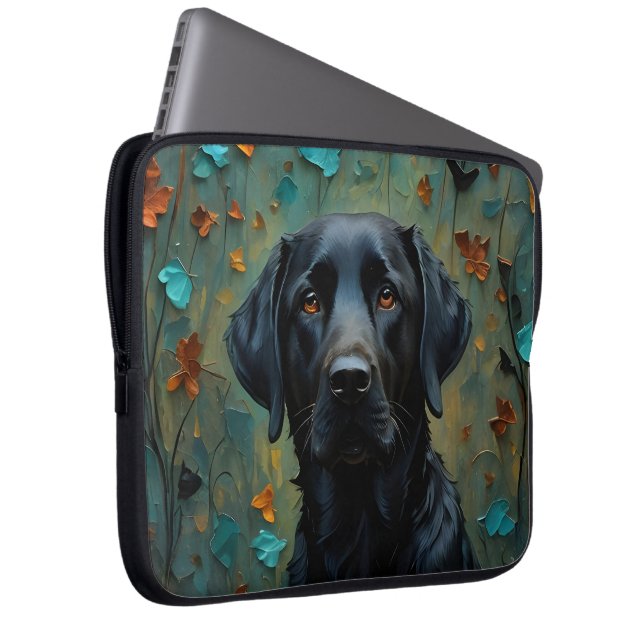 Zwarte labrador in bladeren laptop sleeve (Voorkant Rechts)
