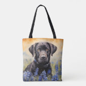 Zwarte Labrador in Bluebonnets Tote Bag (Achterkant)