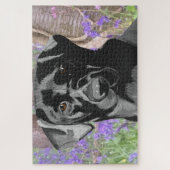 Zwarte labrador in een Bluebell Wood Legpuzzel (Verticaal)