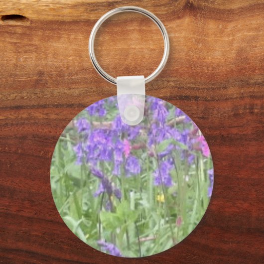 Zwarte labrador in een Bluebell Wood Sleutelhanger (Achterkant)