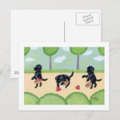 Zwarte labrador in het bos briefkaart (Voorkant / Achterkant)