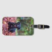 Zwarte labrador in valleien bagagelabel (Voorkant (horizontaal))