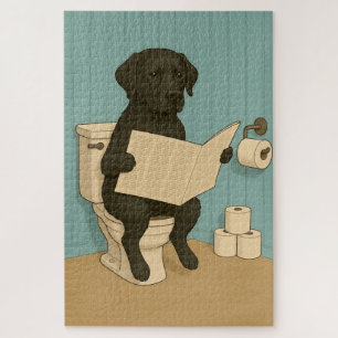 Zwarte labrador lezen krant op het toilet legpuzzel