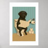 Zwarte labrador lezen krant op het toilet poster (Voorkant)