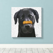 Zwarte labrador met bot op neus canvas afdruk (Insitu (Houten vloer))