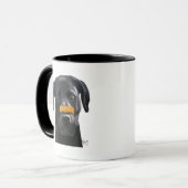 Zwarte labrador met bot op neus mok (Voorkant links)