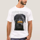 Zwarte labrador met bot op neus t-shirt (Voorkant)