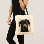 Zwarte labrador met bot op neus tote bag (Voorkant (product))