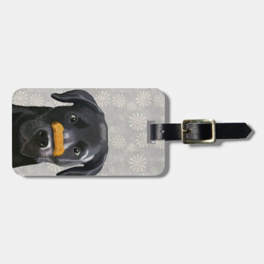 Zwarte labrador met bot op nose 2 bagagelabel (Voorkant horizontaal)