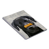 Zwarte labrador met bot op nose 2 notitieboek (Rechterzijde)