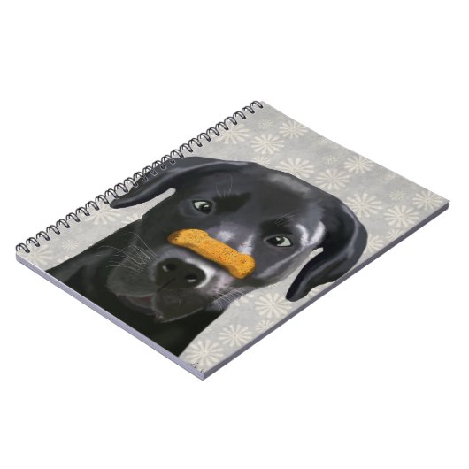 Zwarte labrador met bot op nose 2 notitieboek (Linkerzijde)