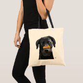 Zwarte labrador met bot op nose 2 tote bag (Voorkant (product))