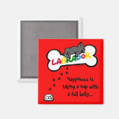 Zwarte Labrador met een volle buik Cartoon Magneet (Voorkant / Achterkant)