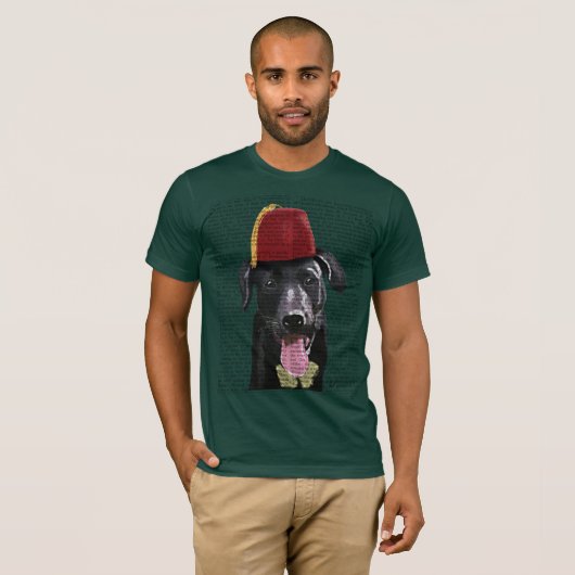 Zwarte labrador met fez t-shirt (Voorkant volledig)
