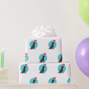 Zwarte labrador met hart ballon inpakpapier