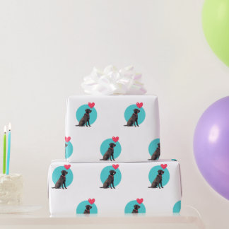 Zwarte labrador met hart ballon inpakpapier