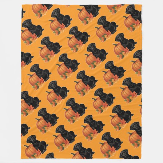 Zwarte labrador met herfstbladeren en pompoen fleece deken (Voorkant)