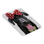 Zwarte labrador met rode bol aan kop magneet (Rechterzijde)