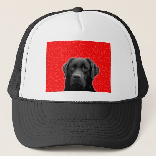 Zwarte labrador met rode harten trucker pet (Voorkant)